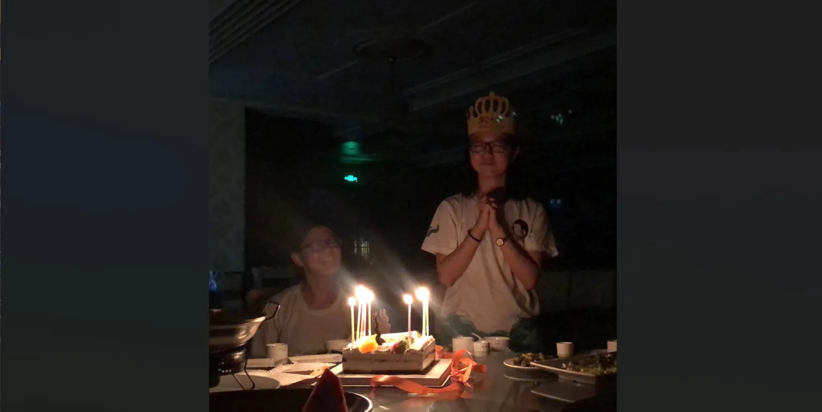 实践团在抚松给十三小末过生日