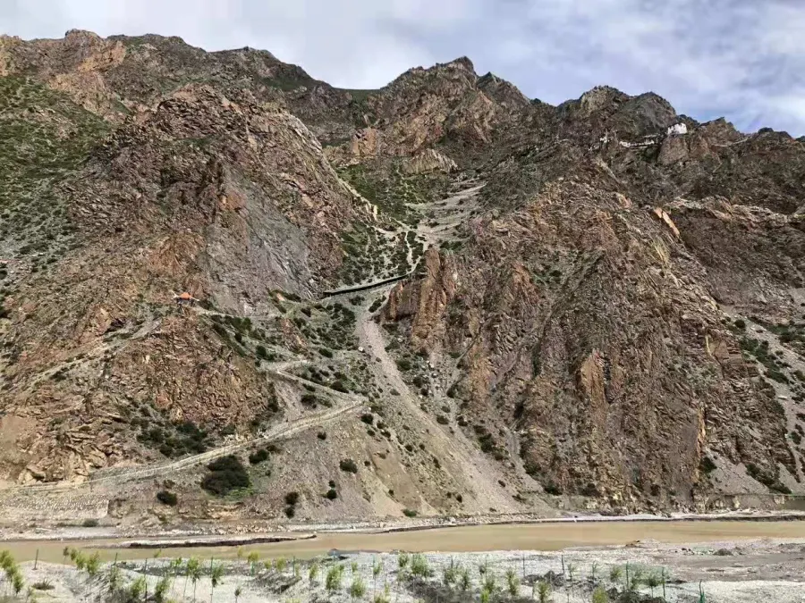 无人区一座不知道名字的山，垭口海拔5000米