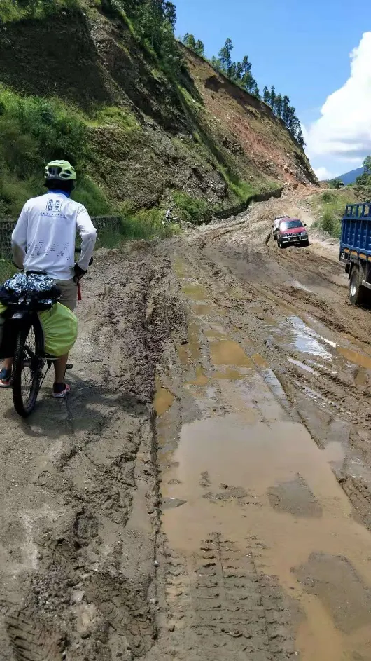 尼泊尔的烂泥路