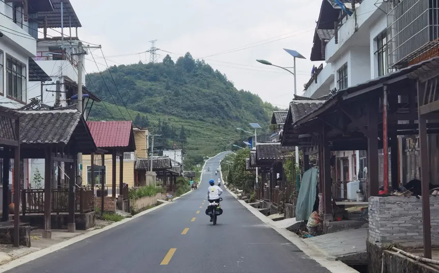 村镇里的公路