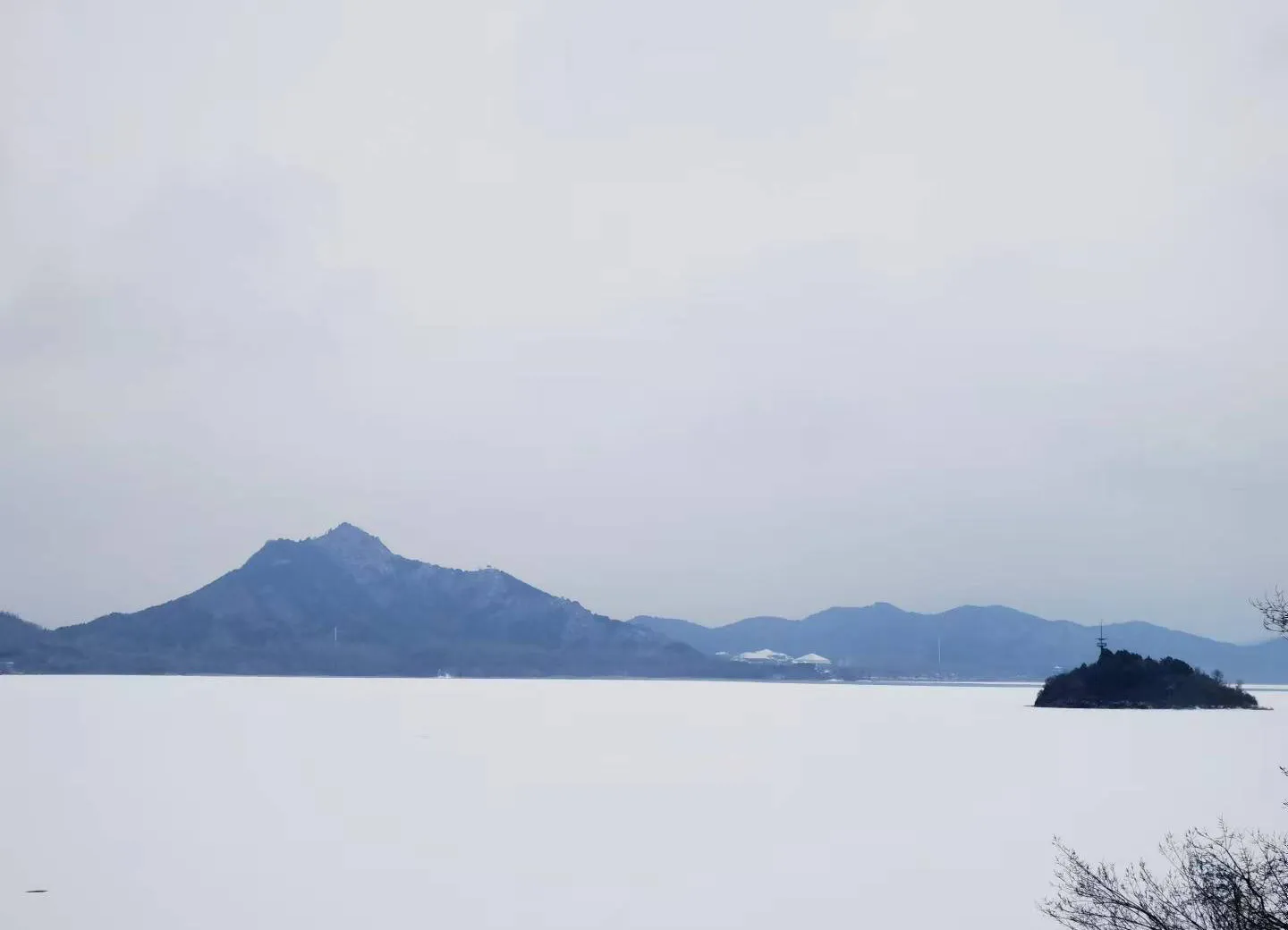 雾中的怀柔水库